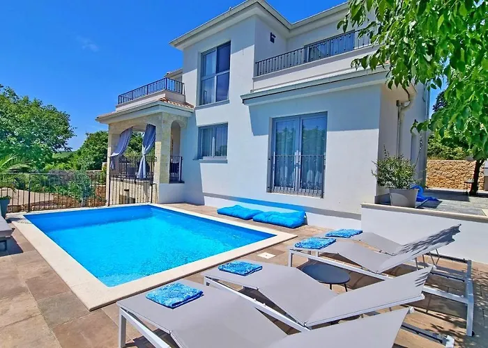 Luxury Viktorija With Private Pool Apartman *